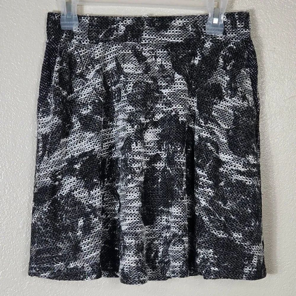 Hem & Thread Mini Skirt Size L NWT